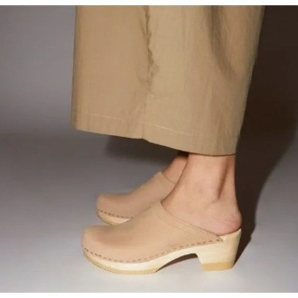 No.6 Old‎ School Clogs Tan Suede Wood Heel Mules Sand Size 36